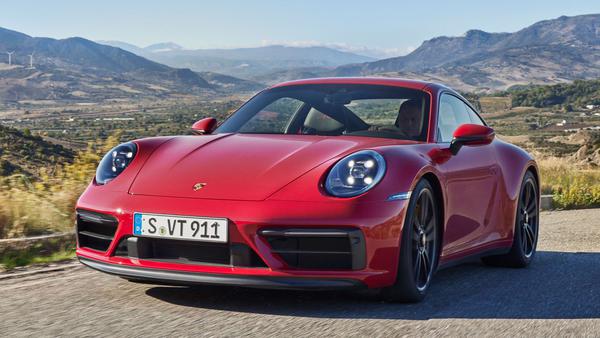 Porsche 911 GTS 2021 mới ra mắt với khối động cơ mạnh mẽ
