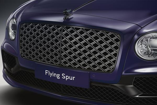 Bentley Flying Spur Mulliner với gói ngoại thất chính hãng Blackline Specification