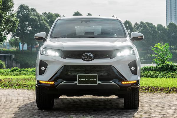 Chi tiết về Toyota Fortuner 2021, cập nhật bảng giá tháng 10/2021