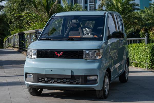 Ô tô điện Wuling Mini EV giá rẻ bất ngờ xuất hiện tại Việt Nam