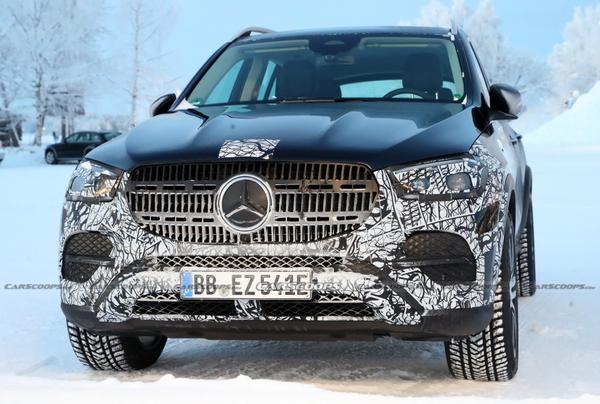 Mercedes-Benz GLE 2023 lộ diện trên nền tuyết trắng