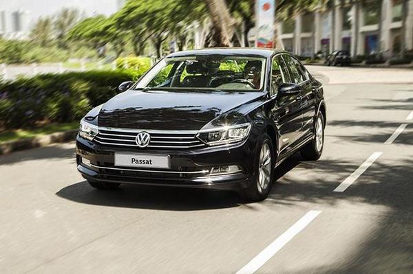 Volkswagen Passat dọn kho, giảm giá hơn 200 triệu đồng