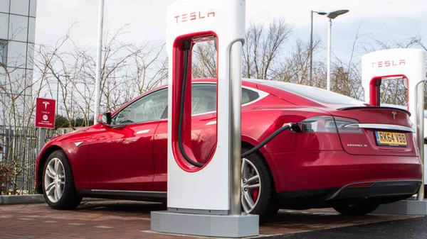 Tesla mở mạng lưới sạc điện cho các thương hiệu xe điện khác