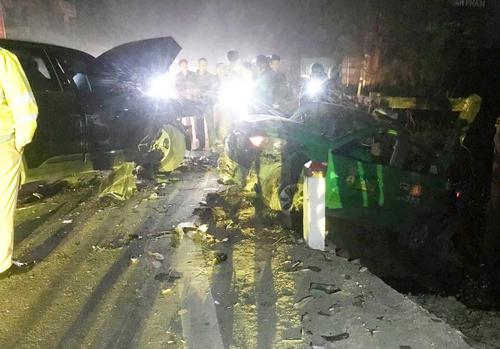 Ô tô VinFast tông vào xe taxi khiến cả hai phương tiện vỡ nát tại Sơn La