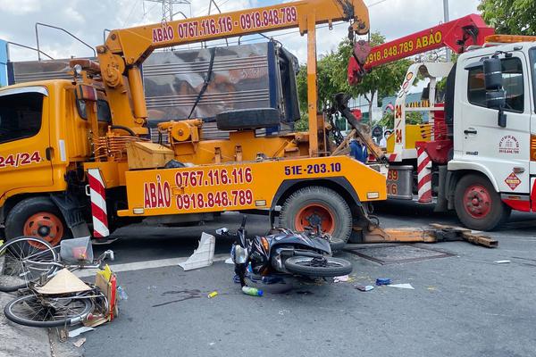 Tránh xe máy băng qua đường, ô tô tải tông tử vong một phụ nữ 50 tuổi tạiTP.HCM