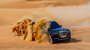 Siêu xe 41 tỉ đồng Rolls-Royce Cullinan thích thú “nghịch cát” trên sa mạc
