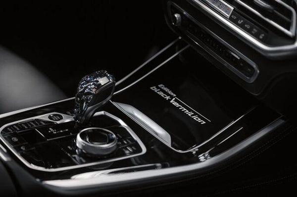 BMW X6 Black Vermillion đầy huyền bí và sang trọng khiến đại gia Việt "đứng ngồi không yên"