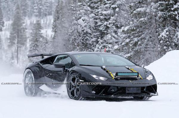 Lamborghini Huracan mới lộ diện, sở hữu khoảng sáng gầm tốt hơn