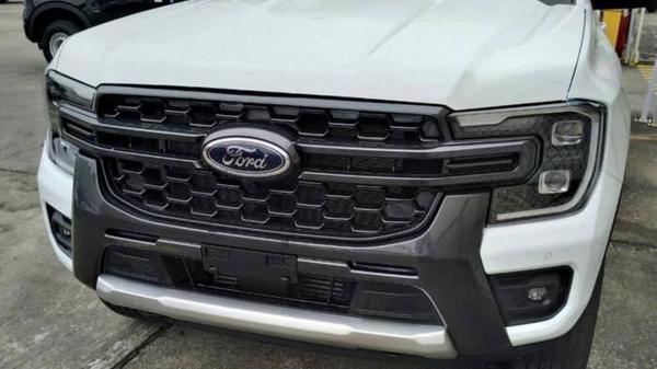 Ford Ranger 2022 tiếp tục lộ diện tại Việt Nam trước thềm ra mắt