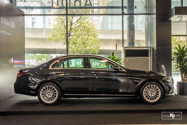 Soi chi tiết Mercedes-Benz E200 Exclusive giá từ 2,31 tỷ cạnh tranh cùng BMW 520i Luxury Line