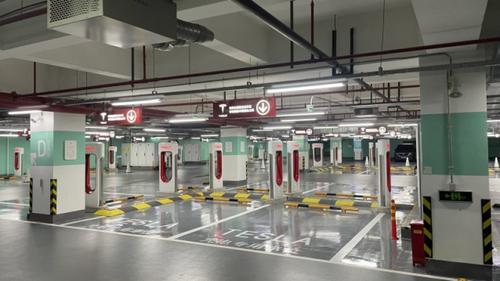 Tesla ra mắt trạm sạc cho ô tô điện lớn nhất tại Thượng Hải
