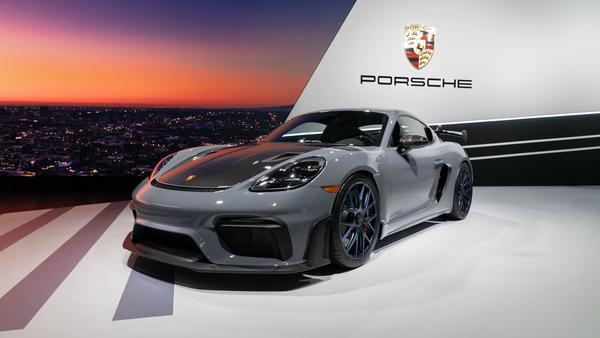 Chiêm ngưỡng Porsche 718 Cayman GT4 RS vừa ra mắt tại Los Angeles Auto Show 2021