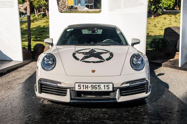 Ngắm Porsche 911 Turbo S thế hệ mới xuống phố với màu áo độc đáo