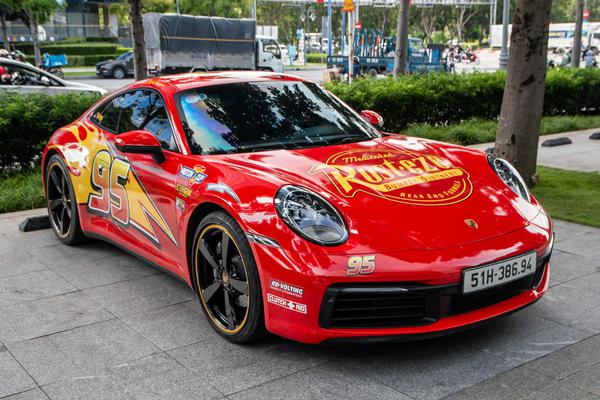 Porsche 911 Carrera cực ấn tượng với ngoại hình phong cách nhân vật Lightning McQueen