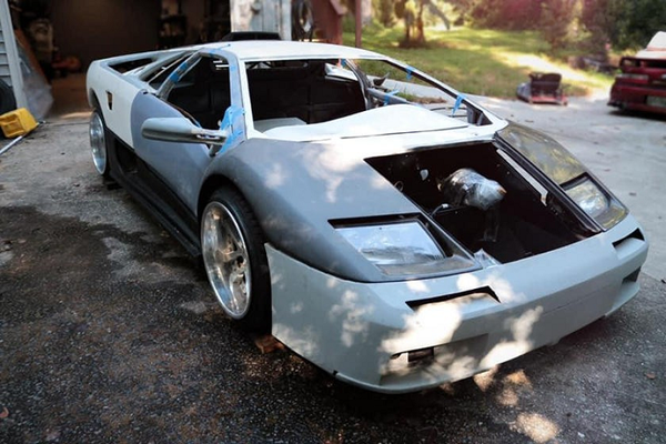 Lamborghini Diablo hàng pha-ke, không động cơ vẫn có giá 700 triệu đồng