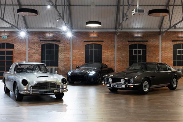 Siêu xe đóng thế Aston Martin DB5 của James Bond được bán với giá 3,5 triệu USD