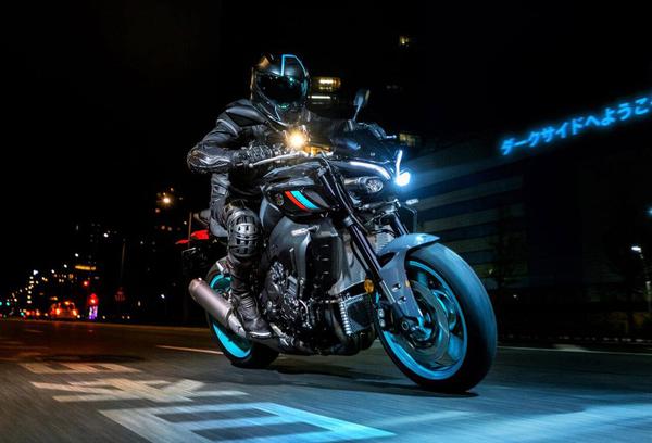 Yamaha MT-10 2022 chính thức ra mắt, động cơ được cải thiện mạnh mẽ hơn