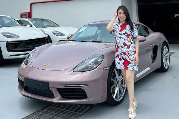 Chiêm ngưỡng Porsche 718 Cayman màu hồng phấn của "dân chơi" Hằng Túi