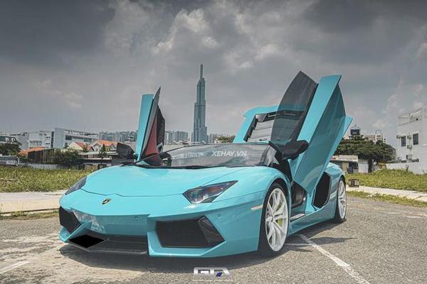 Lamborghini Aventador độ Novitec Torado thay đổi ngoại hình với màu xanh Miami