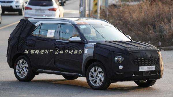 Hyundai Alcazar bị bắt gặp chạy thử nghiệm dưới lớp ngụy trang đặc biệt trước khi ra mắt