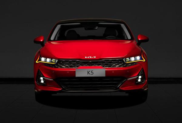 Kia K5 chính thức ra mắt tại Việt Nam với giá từ 869 triệu đồng