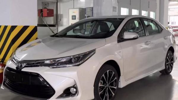 Đại lý nhận cọc Toyota Corolla Altis 2022, cận kề ngày ra mắt