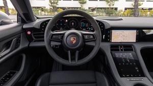 Porsche hợp tác với Apple CarPlay cung cấp "dàn karaoke" trên xe