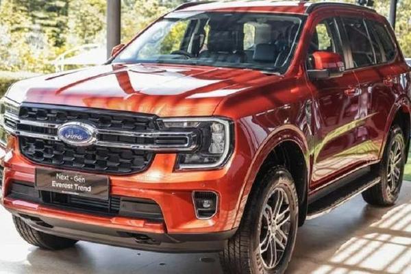 Ford Everest 2022 ra mắt Malaysia, giá bán đắt hơn cả trăm triệu đồng so với Việt Nam