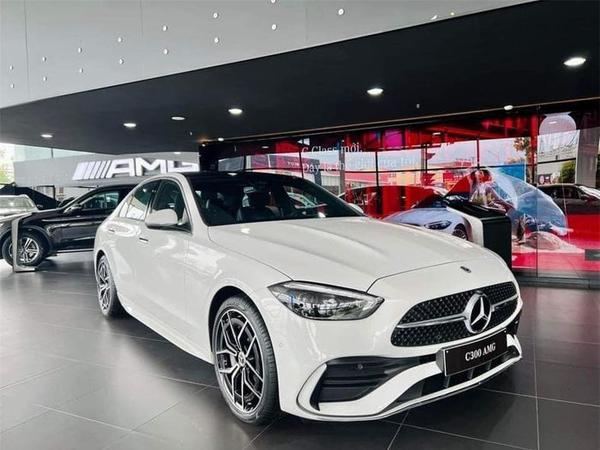 Mercedes-Benz Việt Nam tiếp tục tăng tăng giá bán C-Class và GLB