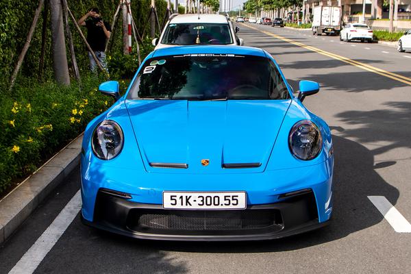 Porsche 911 GT3 xuống phố, gây chú ý với màu sơn độc lạ