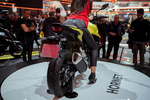 Honda CB750 Hornet 2023 mới chính thức ra mắt, ngoại hình "mê hoặc" phái mạnh