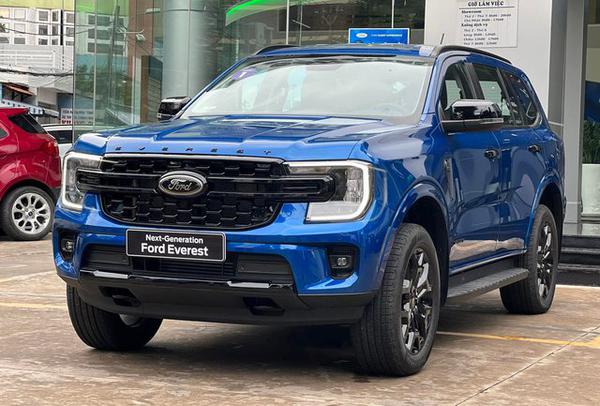 Ford Everest 2022 đã về đại lý, mua kèm "lạc" nếu muốn nhận xe sớm