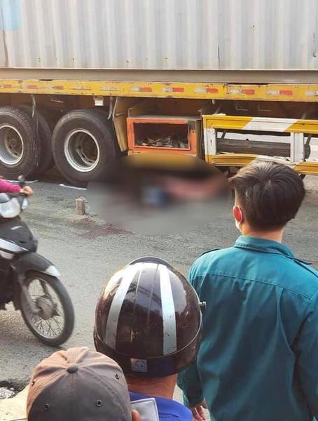 Xe container va chạm xe máy tại ngã ba Gò Đen, một phụ nữ tử vong tại chỗ