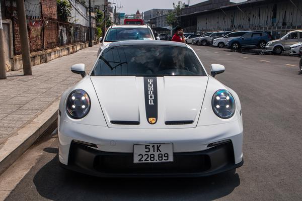 Ngắm Porsche 911 GT3 với màu sơn trắng độc nhất tại Việt Nam