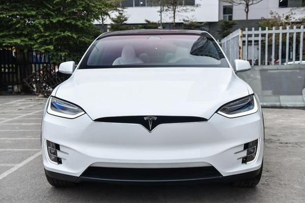 Tesla Model X Performance ráo bán với giá hơn 7 tỷ đồng tại Việt Nam