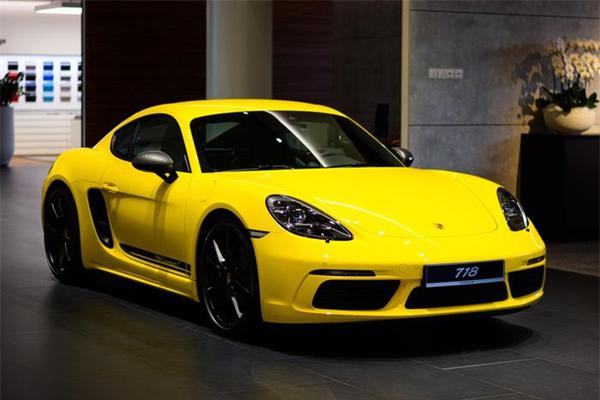 Ngắm trọn Porsche 718 Cayman T giá hơn 5 tỷ đồng tại Việt Nam