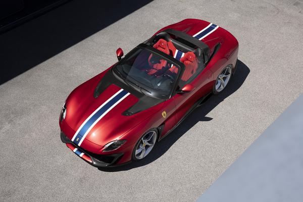 Ngắm siêu xe Ferrari SP51 độc nhất thế giới với màu sơn độc