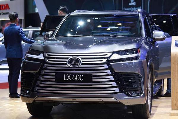 Lexus LX600 bản 4 chỗ với giá hơn 9,21 tỷ đồng xuất hiện tại VMS 2022