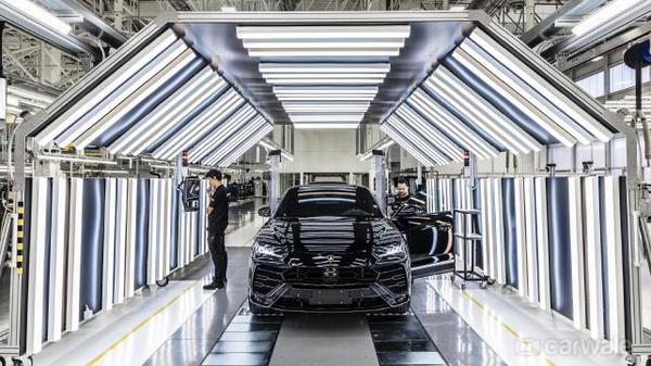 Lamborghini Urus đạt mốc sản xuất 15.000 chiếc