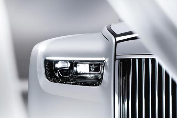 Rolls-Royce Phantom 2022 vừa ra mắt, sang trọng và cuốn hút