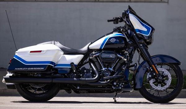 Harley-Davidson Street Glide phiên bản giới hạn với màu sơn độc đáo
