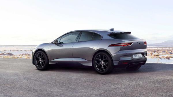 Jaguar I-Pace bổ sung phiên bản Black cho ngoại hình thu hút, bắt mắt hơn