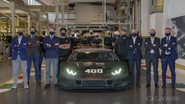 Xe đua Lamborghini Huracan đạt mốc sản xuất 400 chiếc sau 7 năm ra mắt