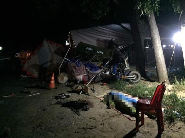 Ô tô tải tông trúng xe ba gác tại chốt kiểm soát dịch COVID-19 khiến 7 người thương vong tại Bình Thuận
