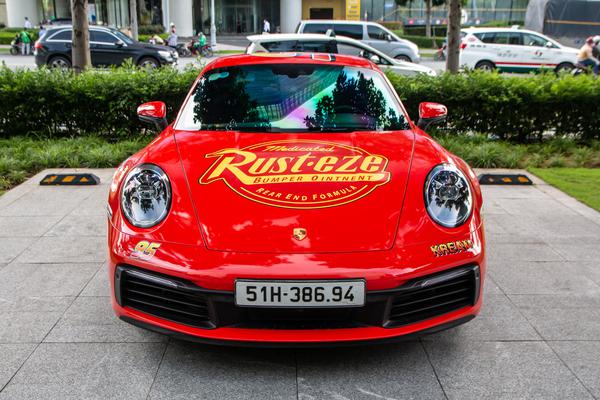 Porsche 911 Carrera cực ấn tượng với ngoại hình phong cách nhân vật Lightning McQueen