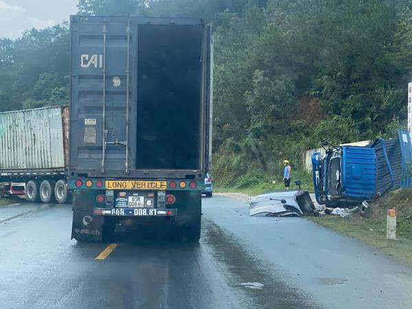 Xe container vượt ẩu, tông trúng ô tô tải khiến tài xế tử vong tại Lạng Sơn