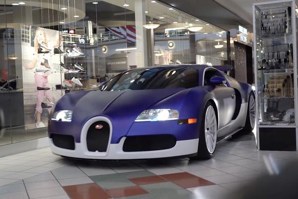 Siêu xe Bugatti Veyron bại trận trước Nissan GT-R ở cuộc đua ngắn bên trong trung tâm thương mại