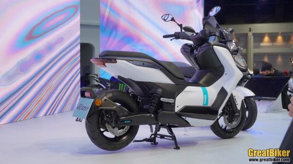 Xe điện Yamaha E01 ra mắt, sạc nhanh 0-90% trong 1 giờ