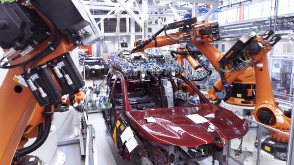 BMW iX bắt đầu sản xuất tại nhà máy Dingolfing ở Đức