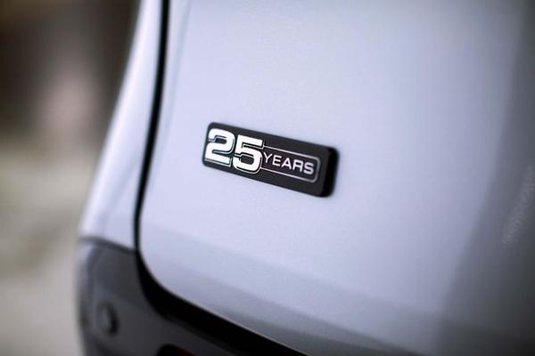 Chi tiết Toyota Sienna phiên bản kỷ niệm 25 năm ra mắt với số lượng giới hạn